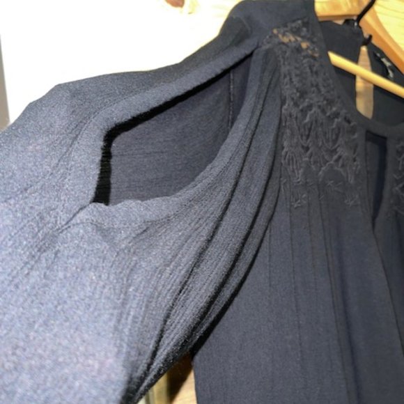 Jessica Simpson Plus Size Flowy Blouse 2X - Picture 4 of 6